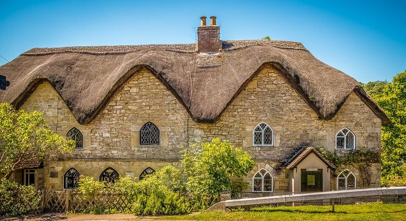 the front facade of a 18th century cottage located in Wiltshire