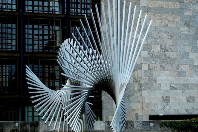 A Twisting parametric metal sculpture facade design