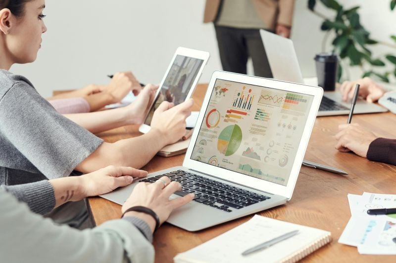 A quantity surveyor using WinQS  for cost estimations