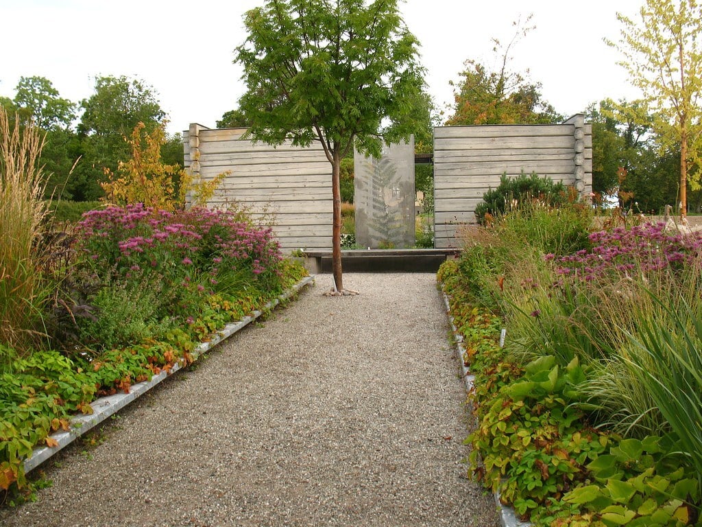 A sustainable garden made with art and design