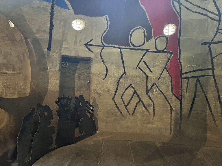 An image showing Amdavadi ni Gufa with its distinct underground structure, murals, and paintings.