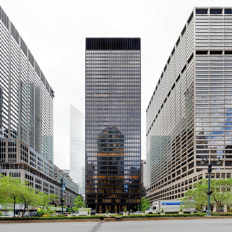 An image showing architectural details of the Seagram Building’s plaza and layout.