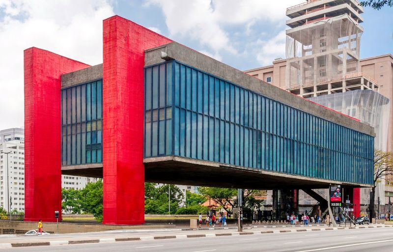An image showing the São Paulo Museum of Art, a design done by Lina Bo Bardi in Brazil