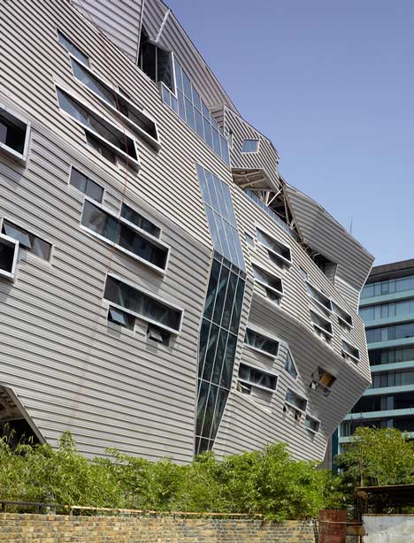 An image showing the cantilevered top floors of GMS Grande Palladium with penthouse office suites