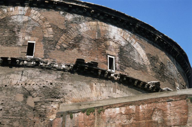 An image showing the relieving arch which is incorporated in real-world building design