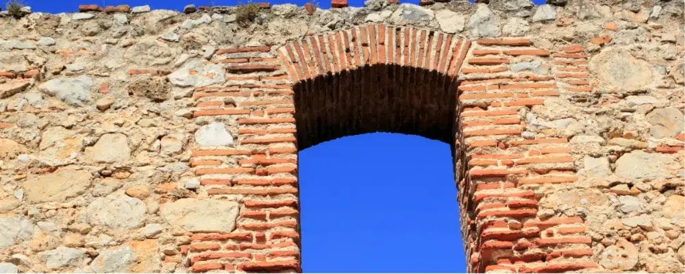 An image showing the segmental arch which is incorporated in real-world building design