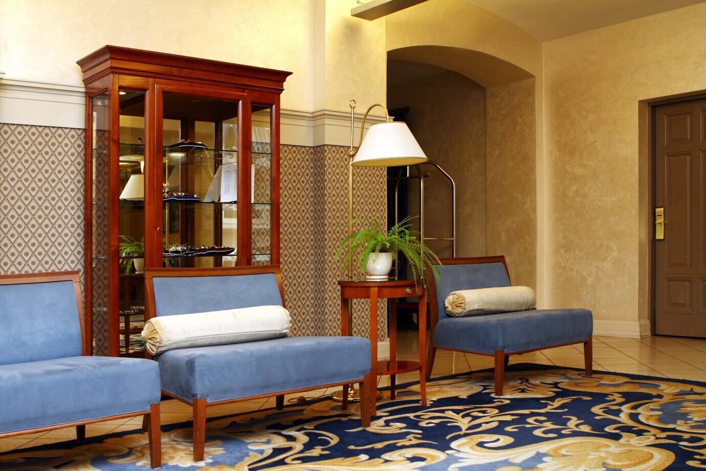 An interior of a common area of a hotel room