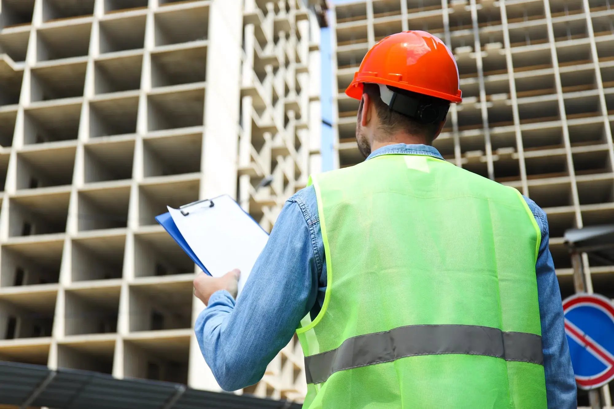 BIM Engineer evaluating the construction site