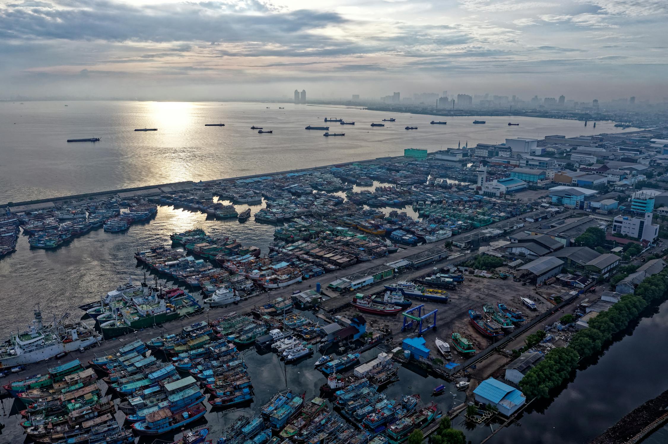 Commercial port and shipyard
