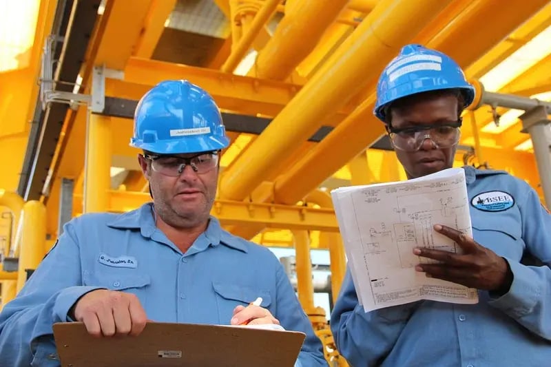 Hollingsworth Pack Structural engineers taking notes at work