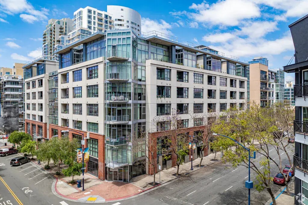 M2i Condos