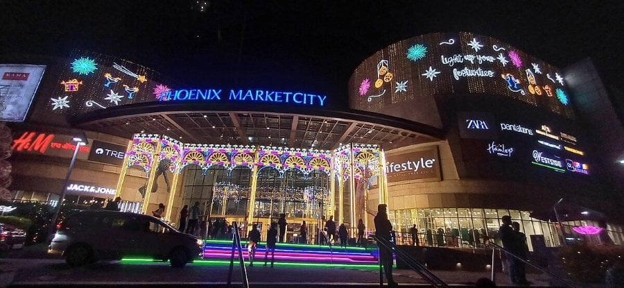 Phoenix Mall Pune night view_a facade project by Pioneer Alfa Facade Systems
