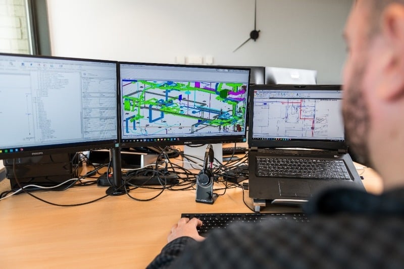 Quantity surveyor using BIM software