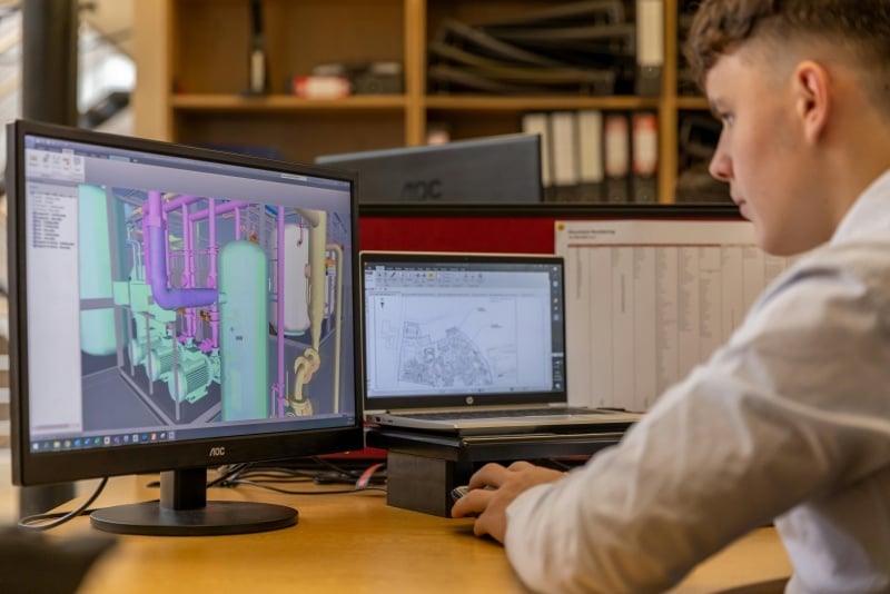 Quantity surveyor using the Planswift software in a large-scale project