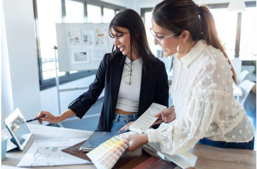 2 interior design discussing project design