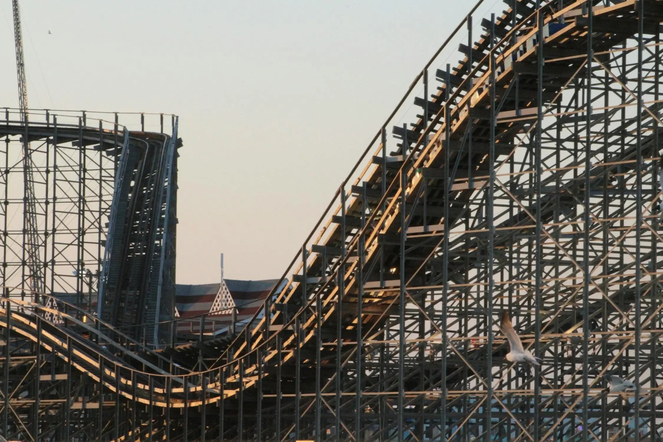 Structural support of wooden coaster