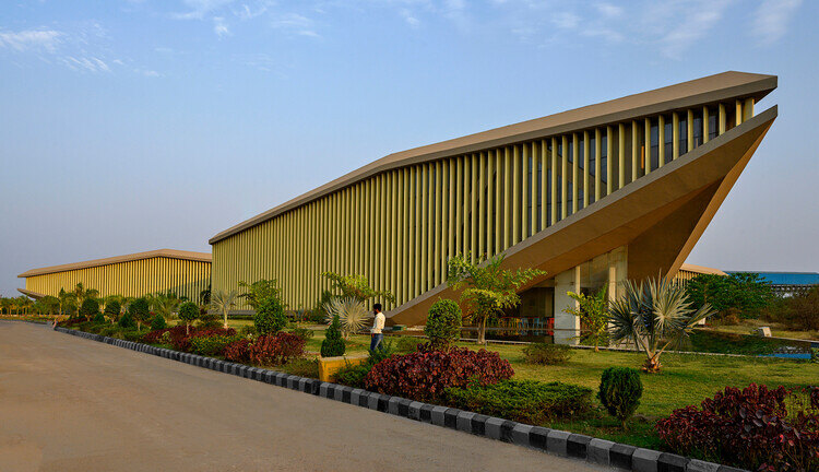 The courtyard office by Sanjay Puri Architects