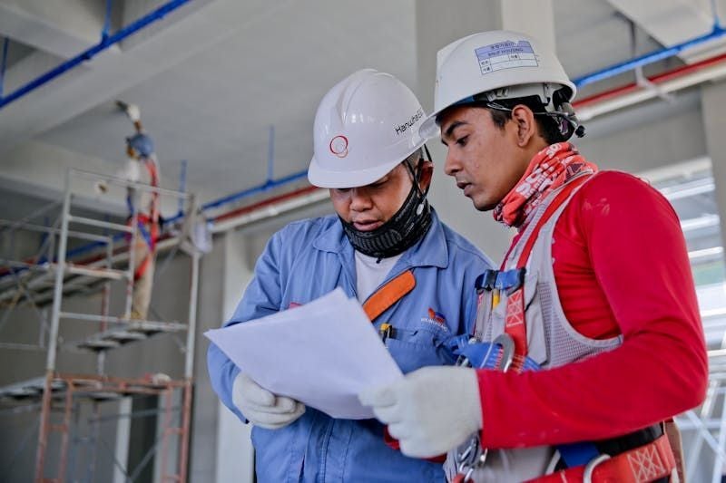Two construction management professionals discussing the plan