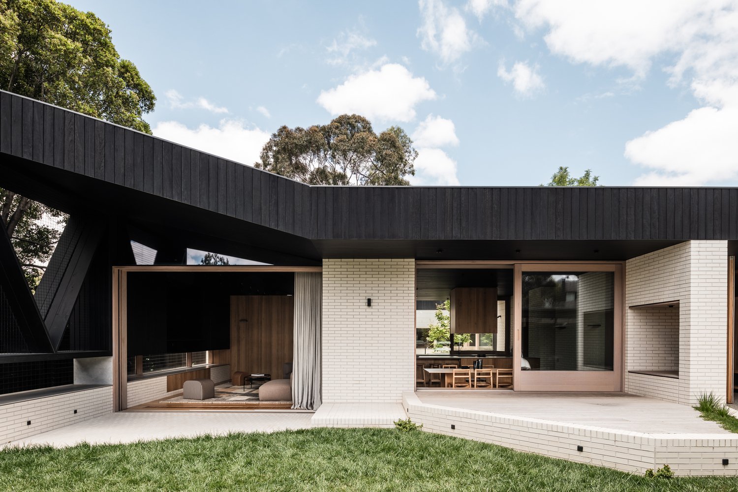 passive-design-architecture-examples-around-the-world-2025