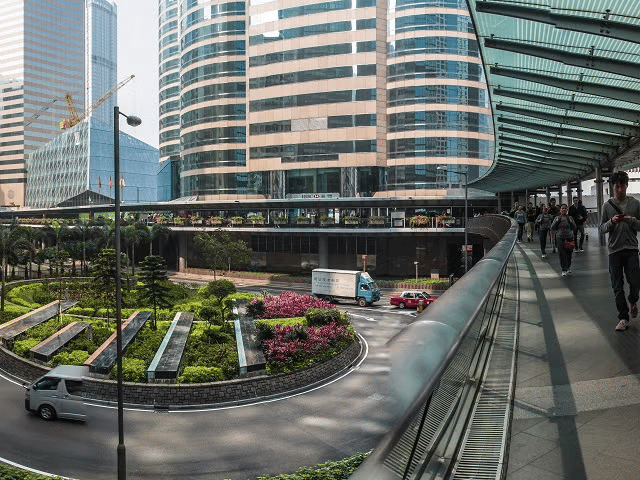 urban mobile building with pedestrian-friendly sidewalks