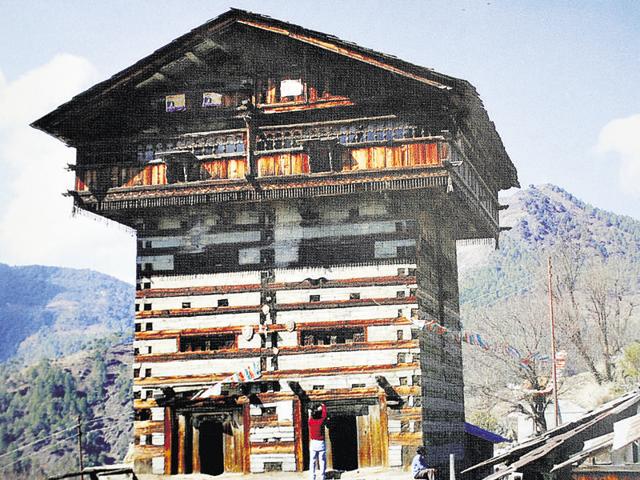 uttarkashi-uttarkashi-structure-traditional-house-earthquake-resistant_7e8e7aa0-7d8c-11e5-8319-3d66022f9dc4A photograph of vernacular architecture of Koti Banal village